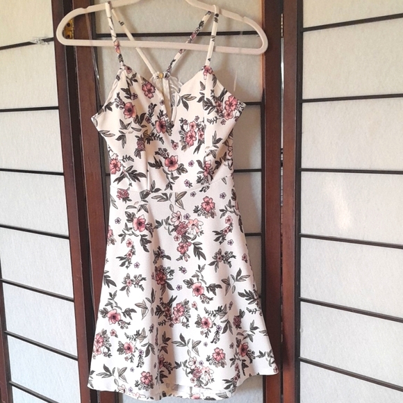 No Boundaries Medium Women's Pink Floral Spaghetti Strap Sundress - Picture 1 of 6